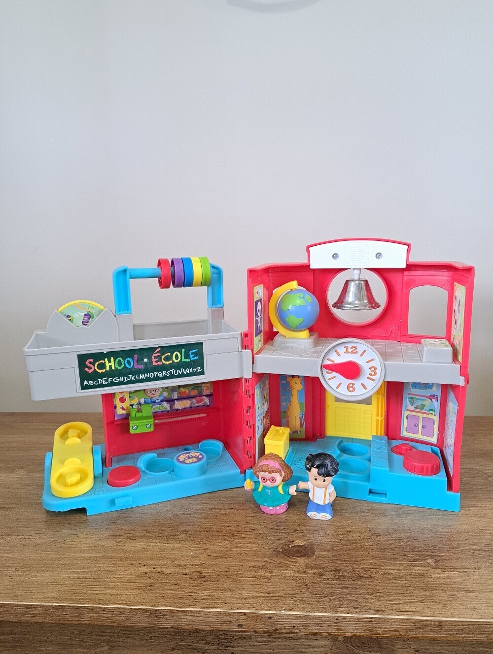 Fisher Price Toy School With 2 Little People Bilingual English French Sounds